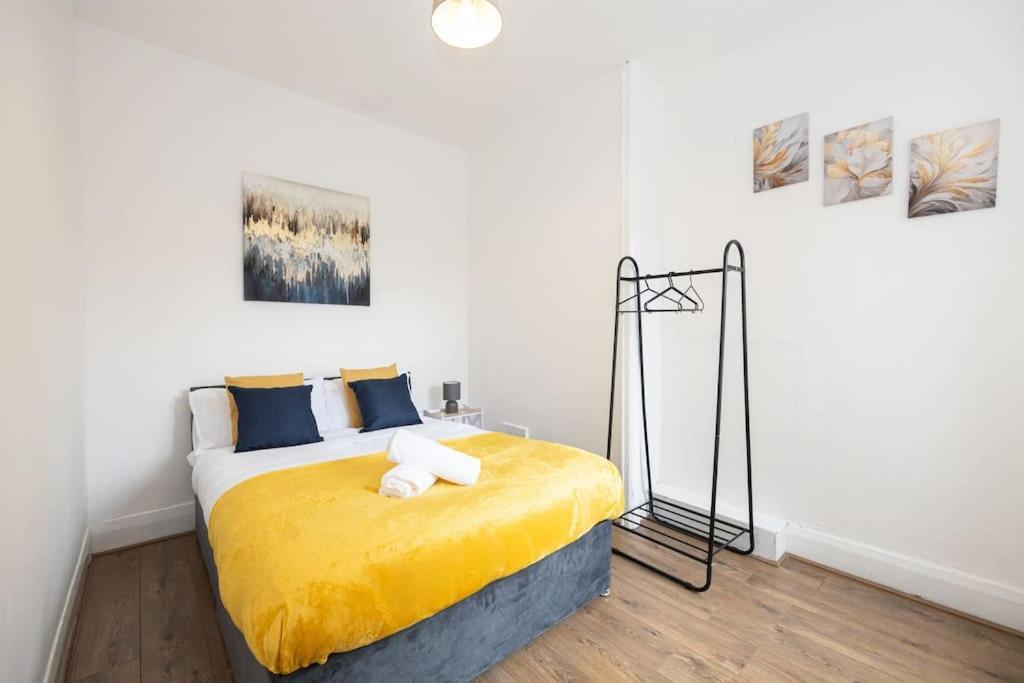 Bright & Modern 3 Bedroom Old Trafford Home Manchester Eksteriør bilde