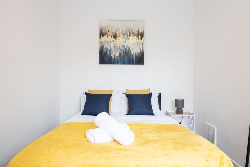 Bright & Modern 3 Bedroom Old Trafford Home Manchester Eksteriør bilde