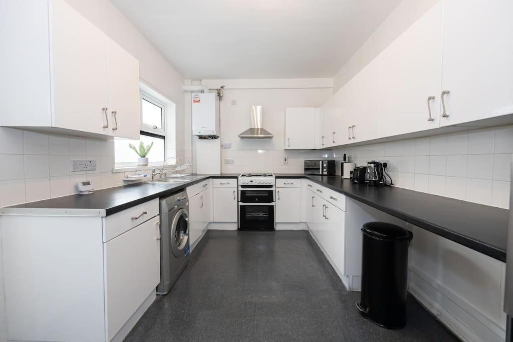 Bright & Modern 3 Bedroom Old Trafford Home Manchester Eksteriør bilde
