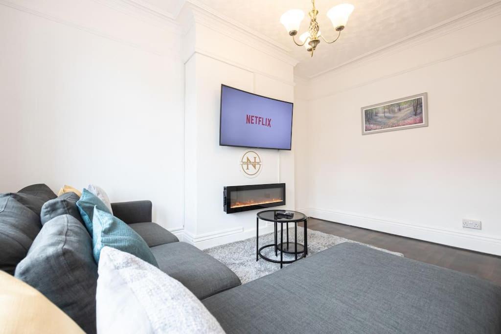 Bright & Modern 3 Bedroom Old Trafford Home Manchester Eksteriør bilde