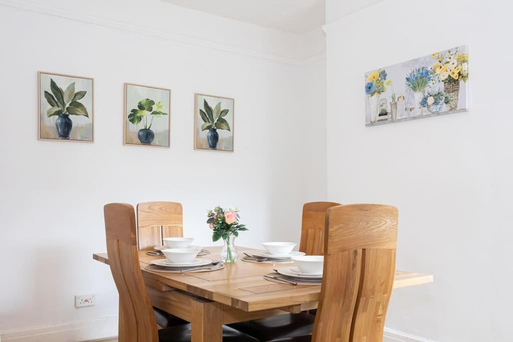 Bright & Modern 3 Bedroom Old Trafford Home Manchester Eksteriør bilde