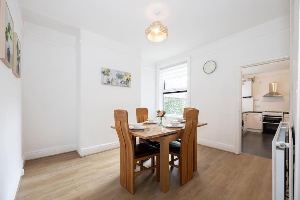 Bright & Modern 3 Bedroom Old Trafford Home Manchester Eksteriør bilde