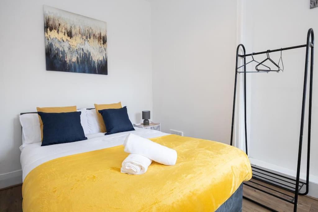 Bright & Modern 3 Bedroom Old Trafford Home Manchester Eksteriør bilde